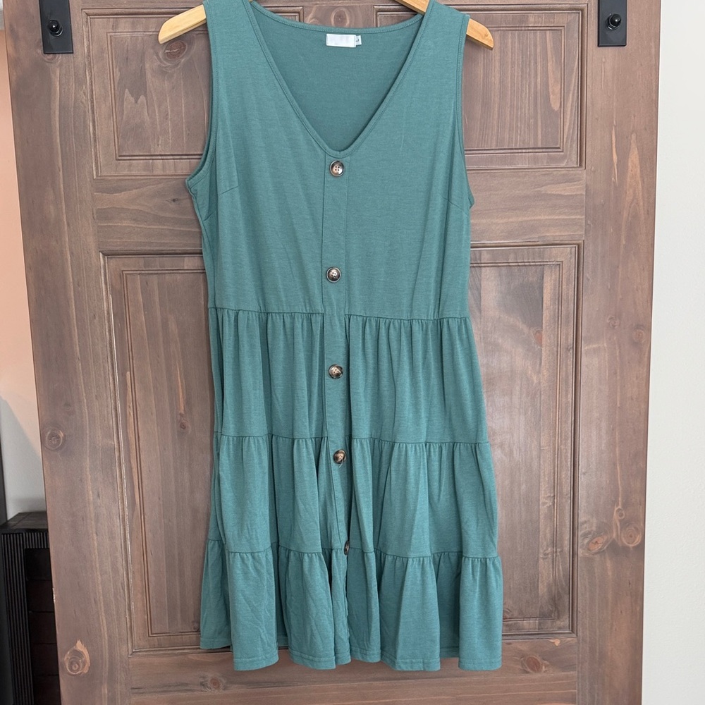 Sleeveless Button-Front Tiered Dress L